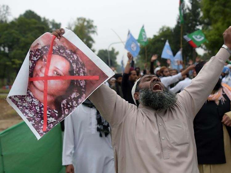 A supporter of the Ahle Sunnat Wal Jamaat (ASWJ), a hardline religious party, holds an image of Asia Bibi during a protest rally