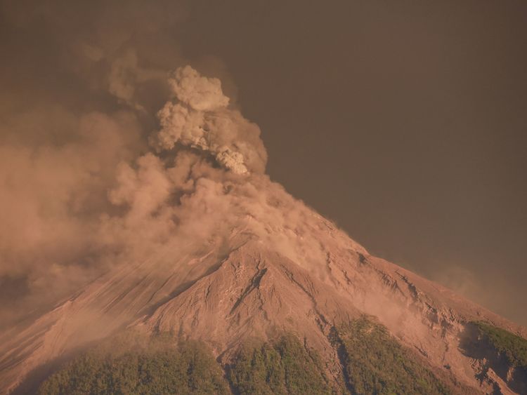 Volcano Of Fire Thousands Evacuated As Guatemalas Fuego Erupts