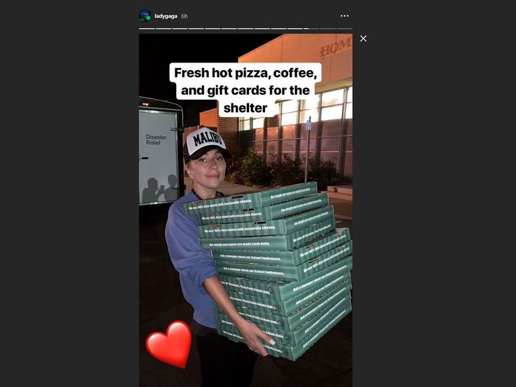 Lady Gaga delivers pizza to a shelter for people affected by the Woolsey Fire, one of the California wildfires. Pic: Instagram/@ladygaga
