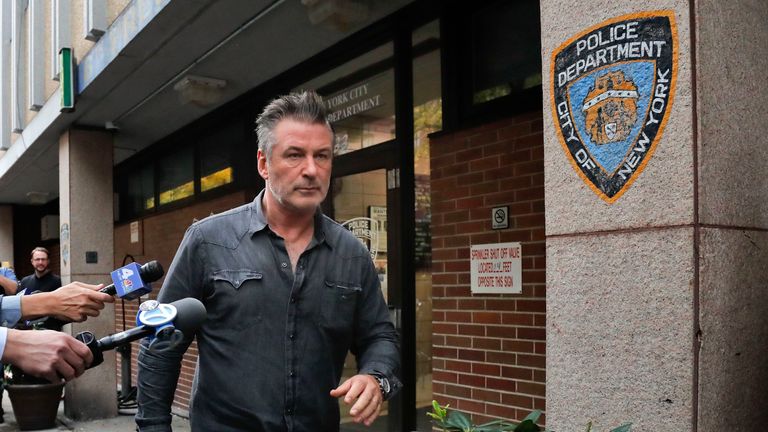 Actor Alec Baldwin walks out of the New York Police Department&#39;s 10th Precinct after he was arrested after allegedly punching a man in the face during a dispute over a parking spot outside his New York City home, authorities said.(Photo/Julie Jacobson)