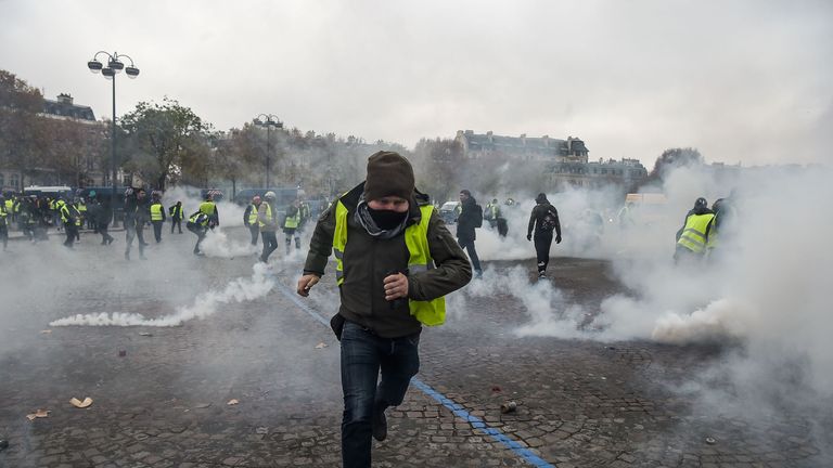 The majority of French people support the protests, according to a poll