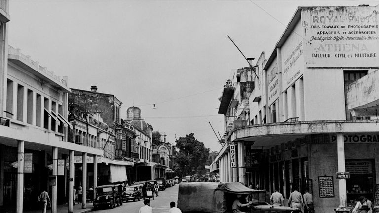 The entrance to Nyugen Xi street in Hanoi in 1954, at the end of the First Indochina War