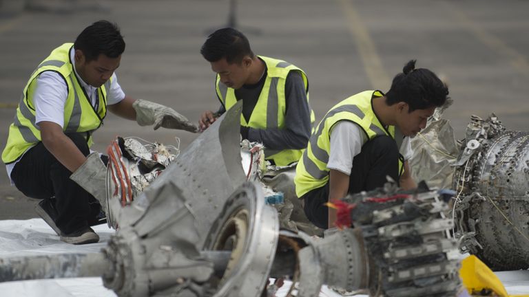 Investigators examine engine parts from the ill-fated Lion Air flight JT 610 at a port in Jakarta on November 7, 2018, after they were recovered from the bottom of the Java sea. - The Indonesian Lion Air jet that plunged into the Java Sea on October 29, killing all 189 on board, had an air speed indicator problem on its fatal flight and on three previous journeys, the country&#39;s transportation watchdog said on November 6. (Photo by BAY ISMOYO / AFP) (Photo credit should read BAY ISMOYO/AFP/Getty 