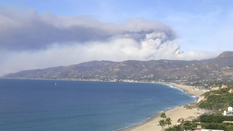 Time-lapse shows smoke from Malibu wildfires billowing over coastline 