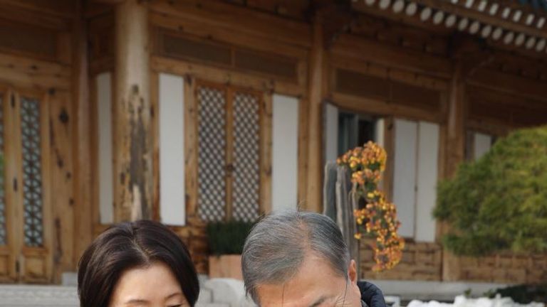 Puppies born to Gomi with the South Korean president and his wife. Pic: @TheBlueHouseKR