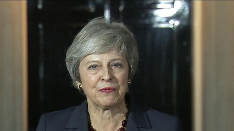 Theresa May announces that the draft Brexit agreement has cabinet backing