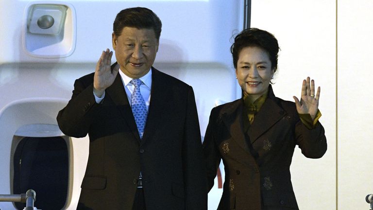 China&#39;s President Xi Jinping and China&#39;s First Lady Peng Liyuan, wave upon arrival in Buenos Aires