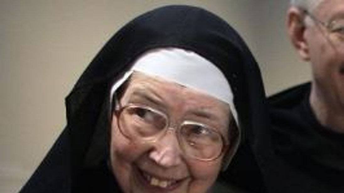 Sister Wendy Beckett Dead: BBC Star Dies Aged 88 Sister Wendy Beckett Dead: BBC Star Dies Aged 88