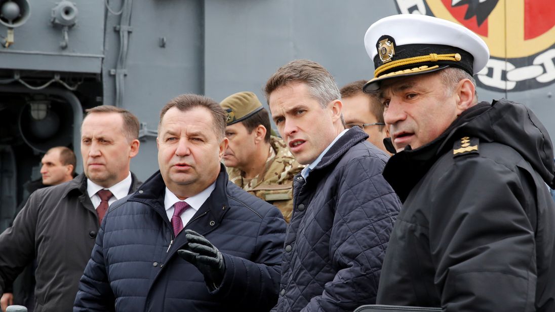 Britain says its warship in Ukraine is warning to Russian Federation Britain says its warship in Ukraine is warning to Russian Federation