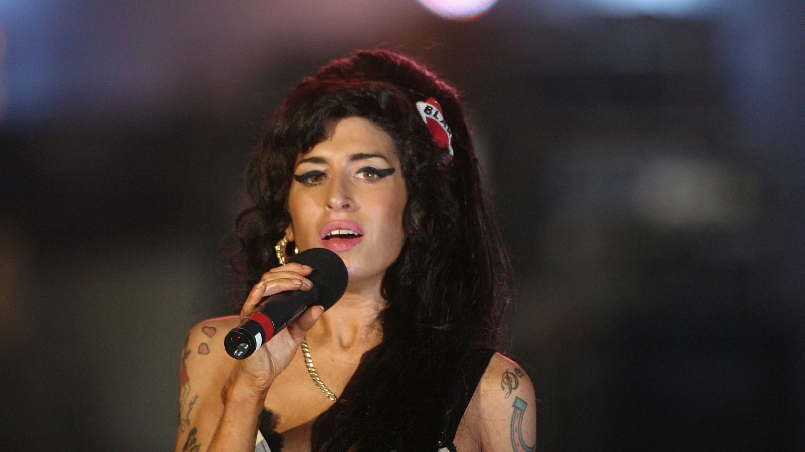 Amy Winehouse hologram 'to tour the world in 2019' | Ents & Arts News ...