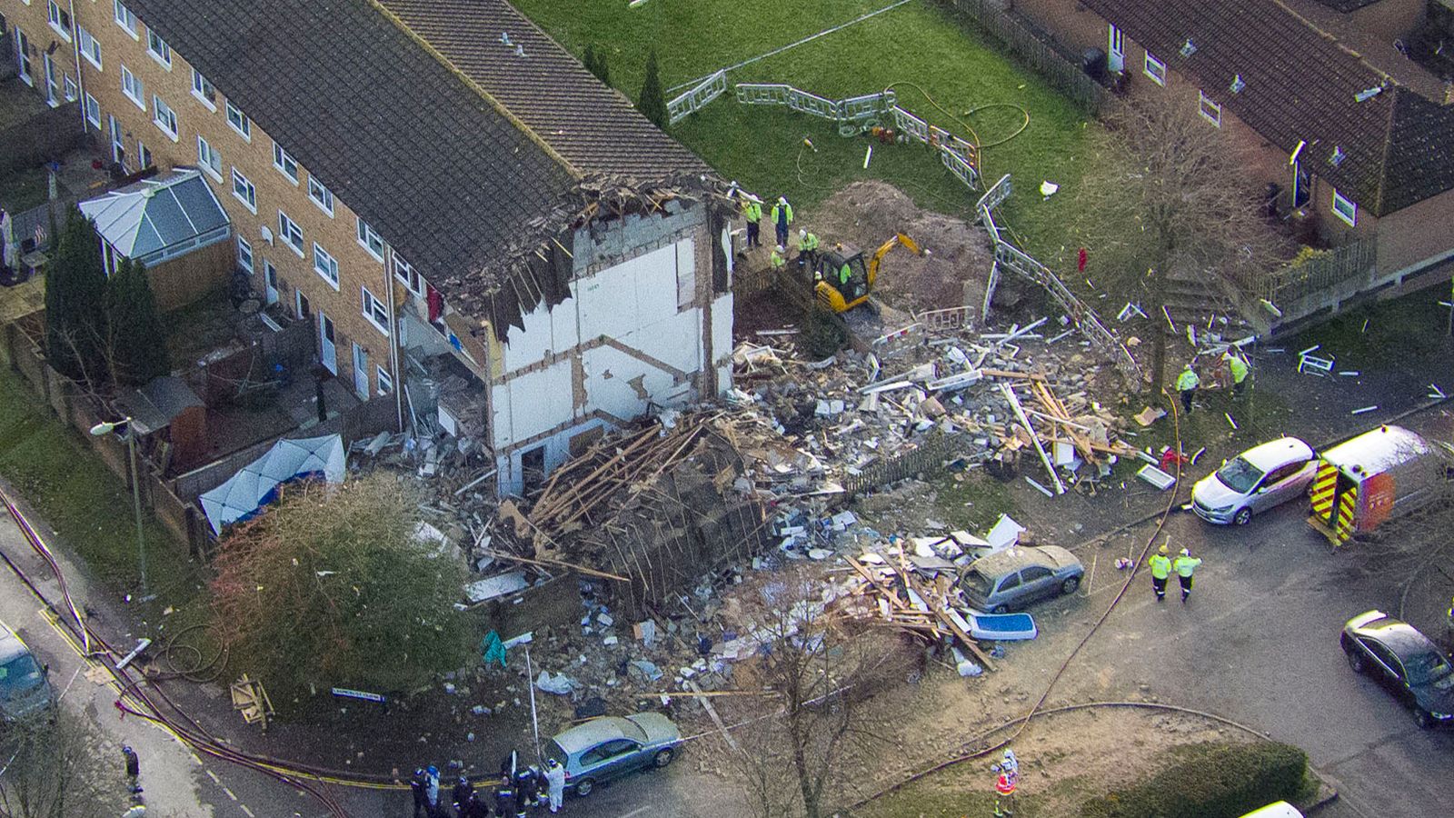 Man killed in house blast in Hampshire town of Andover named UK News