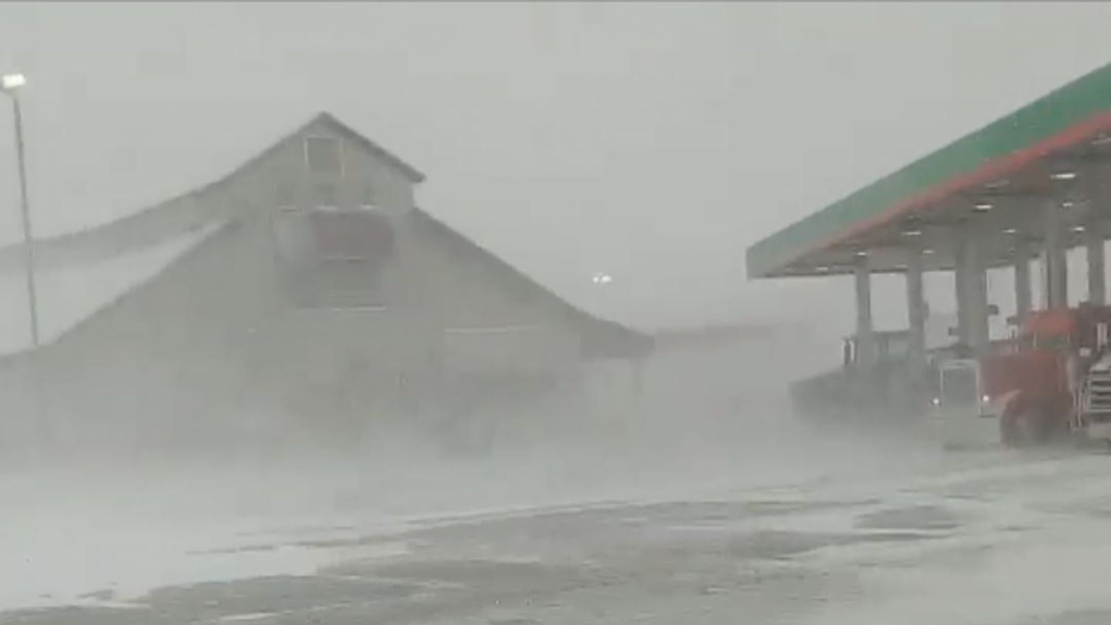 Blizzard brings huge snow drifts to Kansas US News Sky News