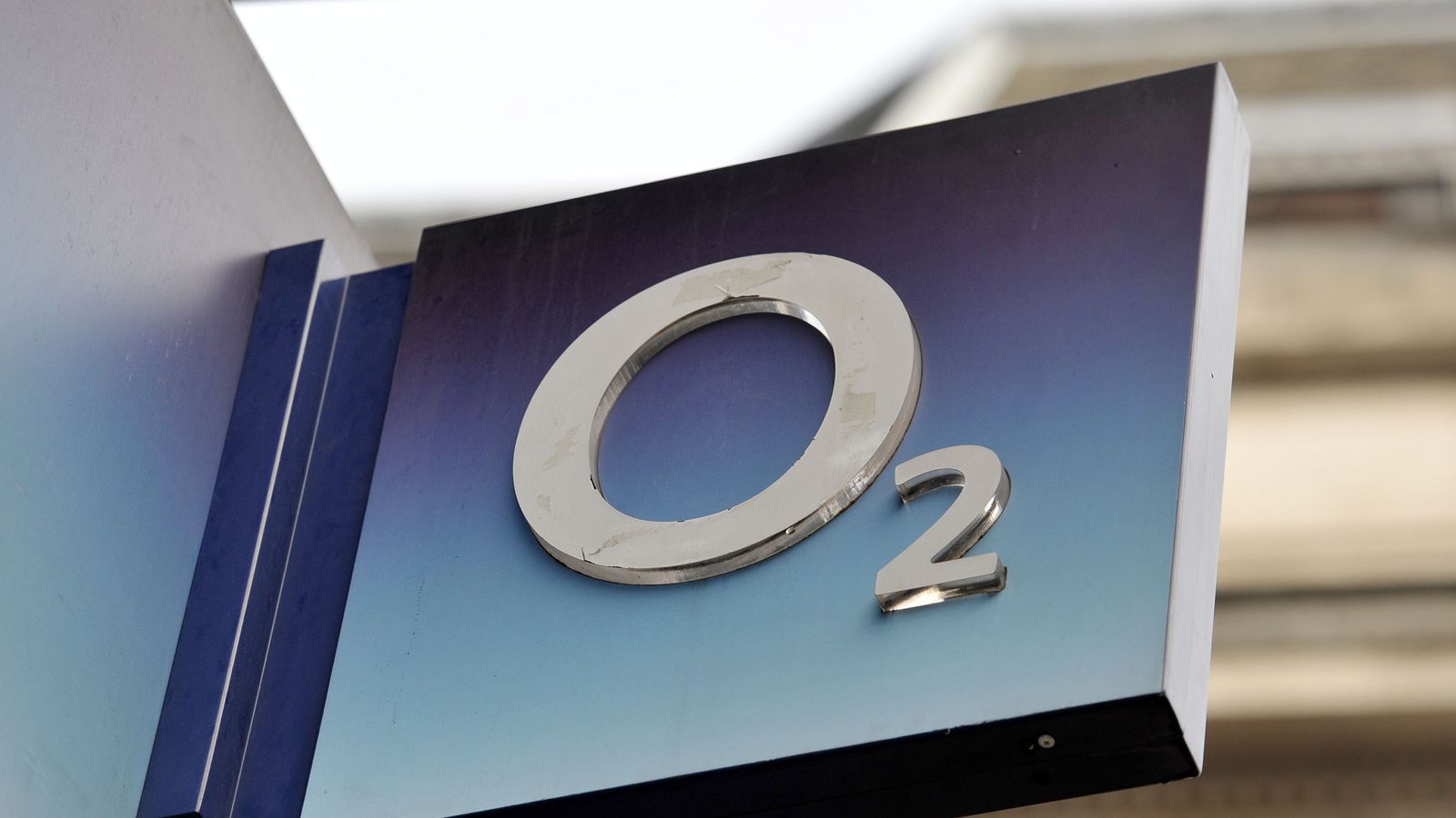 02 investigating as users say data services down 02 investigating as users say data services down