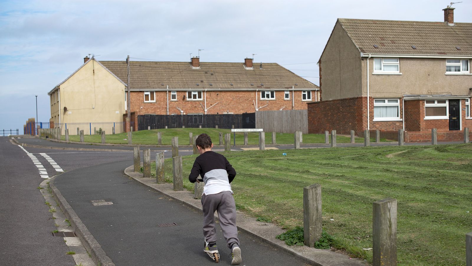 Report claims millions of children suffering from 'rising tide' of UK