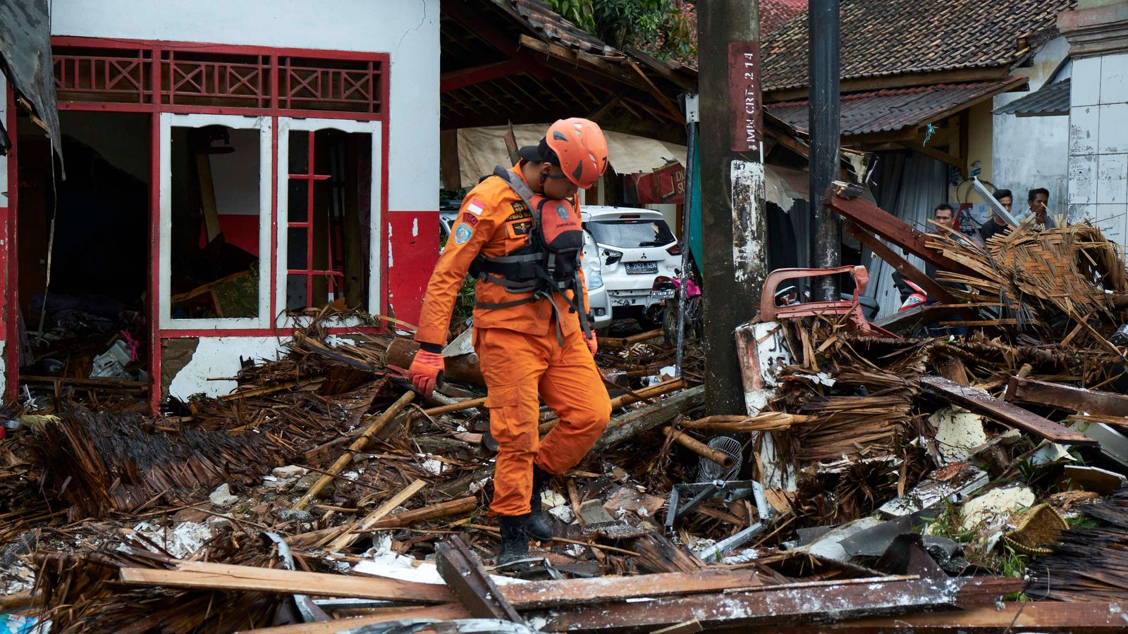 Indonesia tsunami Grim rhythm as search for the missing begins