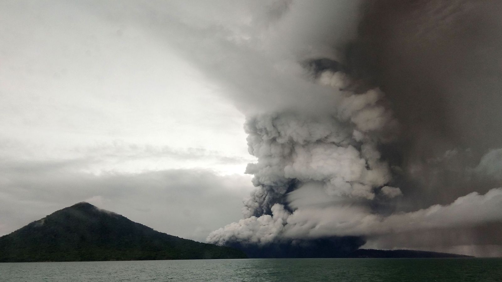 Indonesia Tsunami: Before And After Images Reveal Dramatic Volcano ...