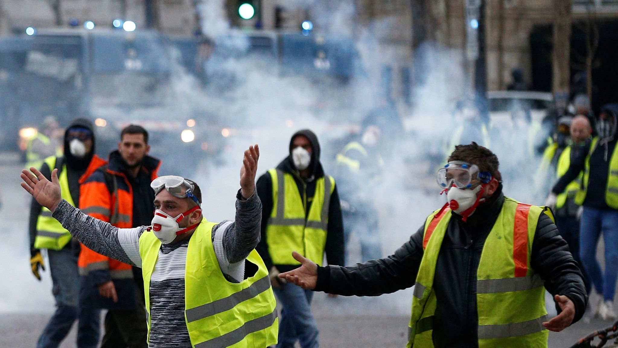 Paris fuel protests Dozens arrested as 'yellow vest' demonstrations