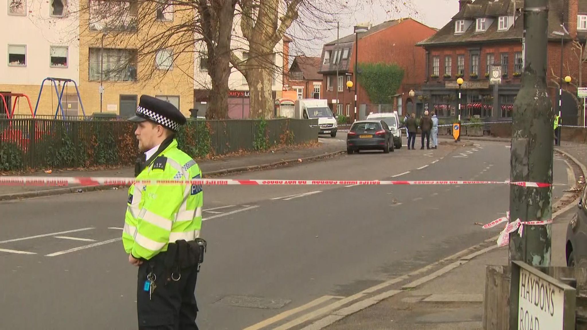 Man Shot By Police As Officers Swoop On Suspected Robbers In Wimbledon 9988