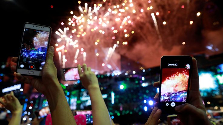 Tourists and locals watch fireworks as they attend the New Year's countdown party in Bangkok, Thailand, December 31, 2018. REUTERS/Soe Zeya Tun