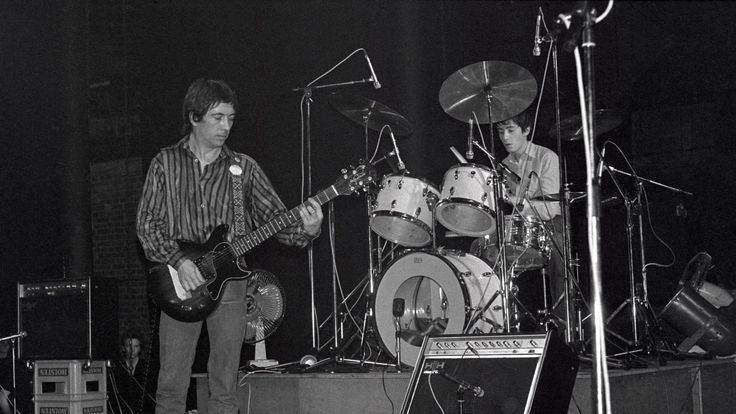 Pete Shelley performs with the Buzzcocks at London&#39;s Roundhouse in 1977. Pic: Rex