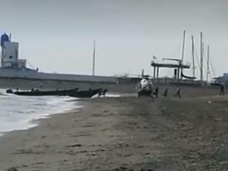 The suspects attempt to make an escape after arriving on the beach