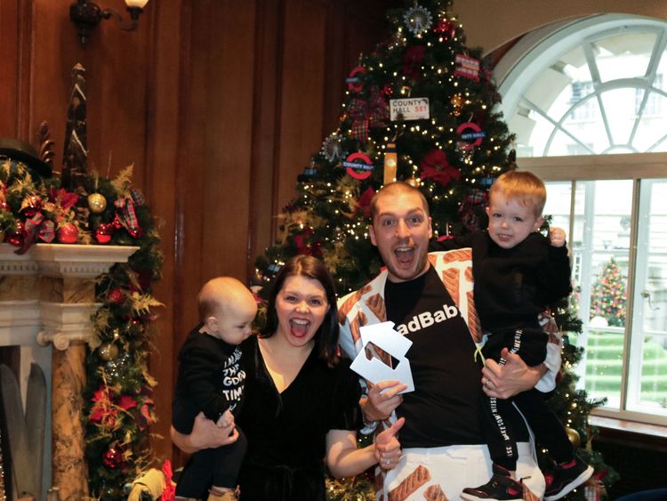 LadBaby Claims 2018's Christmas Number One With 'We Built This City'