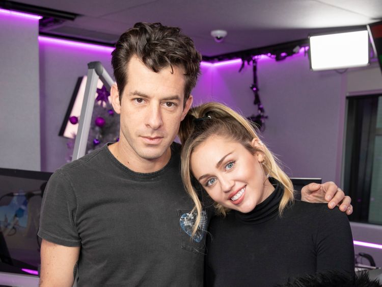 Miley Cyrus and Mark Ronson at Kiss FM Studio's on December 07, 2018 in London (Photo by John Phillips/Getty Images)