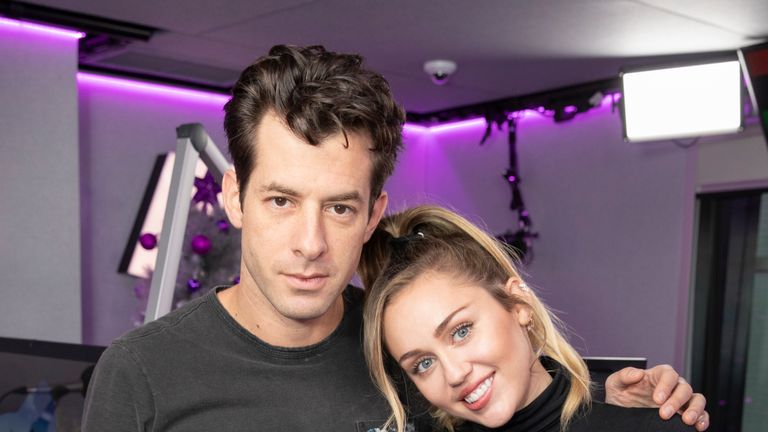 Miley Cyrus and Mark Ronson at Kiss FM Studio&#39;s on December 07, 2018 in London (Photo by John Phillips/Getty Images)