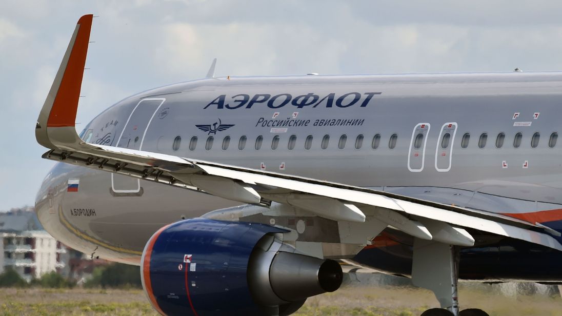 An Airbus A320 belonging to the Russian company Aeroflot prepares to take off on September 26, 2017 from Toulouse-Blagnac airport in southwestern France