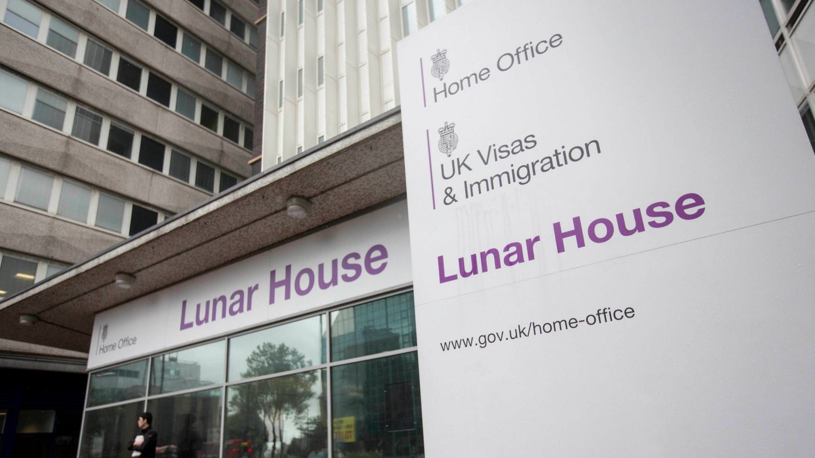 Stats watchdog launches investigation into government's asylum backlog claim