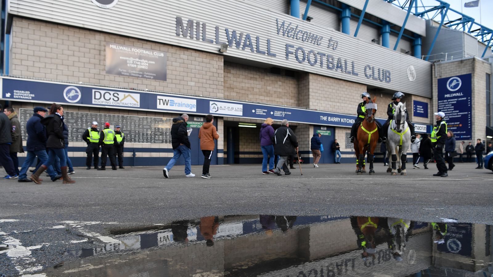 FA Cup Police condemn 'abhorrent' violence at Millwall v Everton match