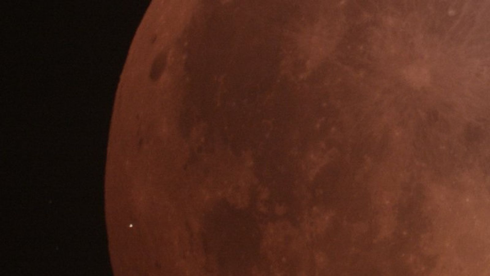 Astronomers Spot Meteor Strike During Super Wolf Blood Moon