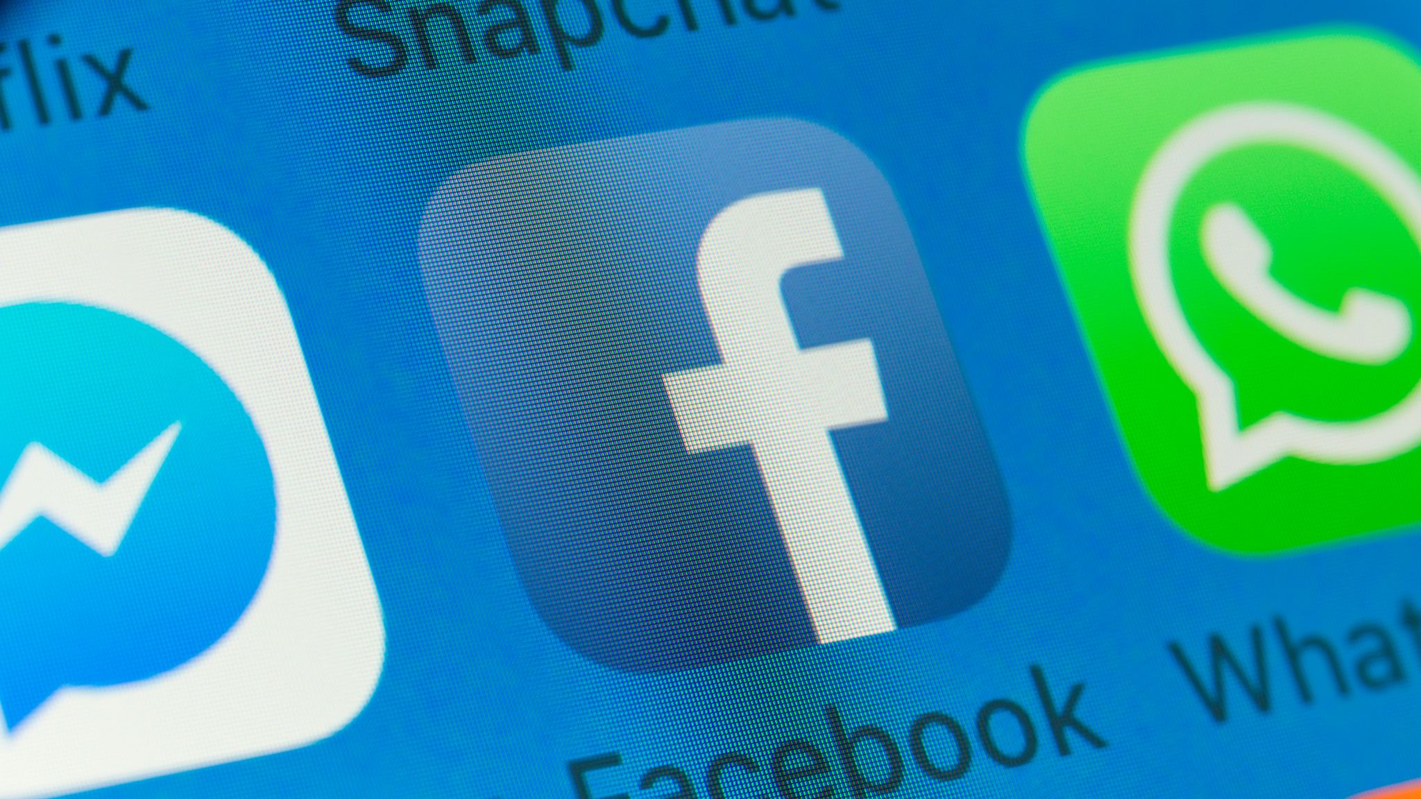 Facebook, Instagram and WhatsApp working again after global outage