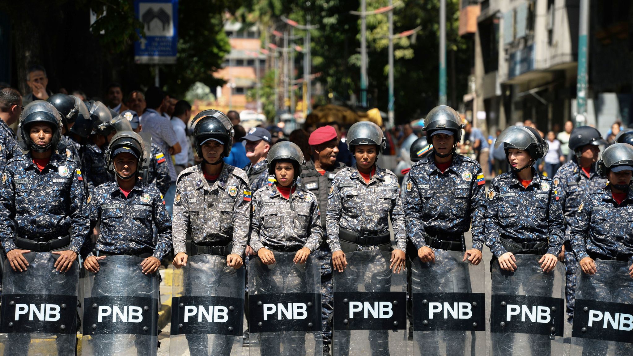 skynews-national-police-venezuela_4562746.jpg