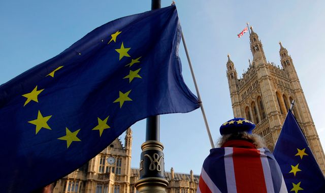 Brexit 'crossover day': Survey which claims Remain would now win fuels controversy Brexit 'crossover day': Survey which claims Remain would now win fuels controversy