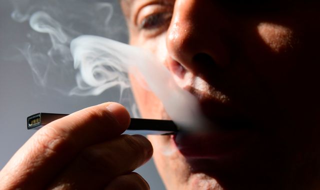 Health chiefs 'ignoring warnings' over e-cigarette risks Health chiefs 'ignoring warnings' over e-cigarette risks