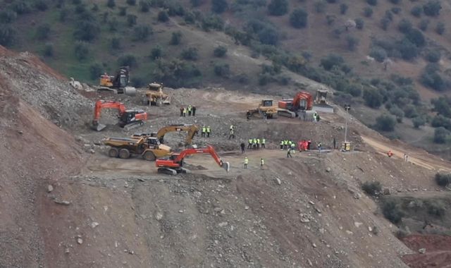 Rescuers start drilling in search for two-year-old boy stuck in Malaga well for six days Rescuers start drilling in search for two-year-old boy stuck in Malaga well for six days