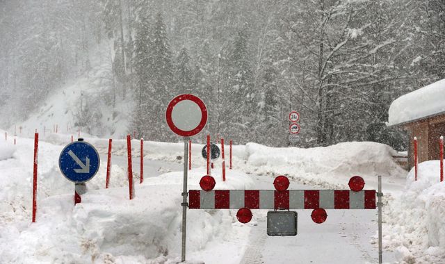 Heavy snow traps dozens of nuns in Alpine monastery Heavy snow traps dozens of nuns in Alpine monastery
