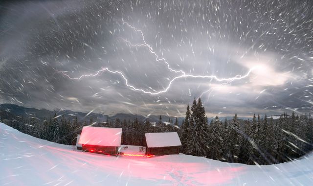 UK weather forecast: Met Office warns of thundersnow as temperatures plummet UK weather forecast: Met Office warns of thundersnow as temperatures plummet