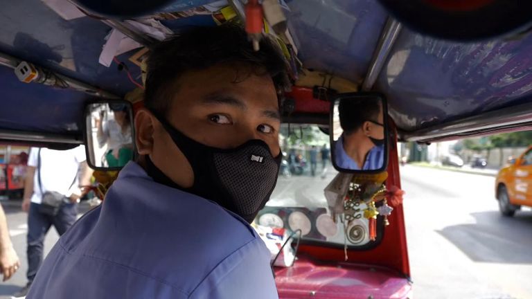 Tuk-tuk driver Suriya Umalee said it is the worst smog he&#39;s ever seen