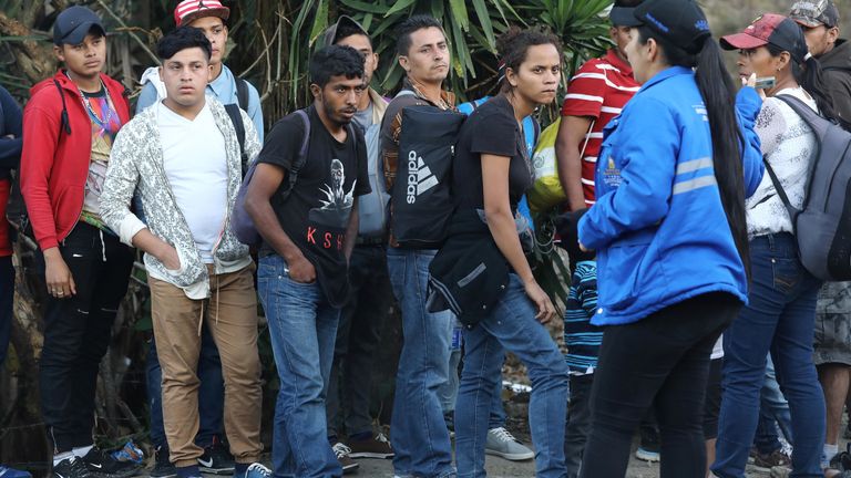 Hundreds of Honduran migrants cross Guatemala border as caravan