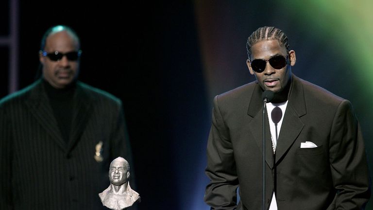 Singer R. Kelly accepts the Stevie Wonder Award with Stevie Wonder (L) presenting onstage at the 20th Annual Soul Train Music Awards at the Pasadena Civic Auditorium on March 4, 2006 in Pasadena, California. (Photo by Vince Bucci/Getty Images)