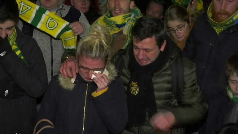 Gathered in Nantes’ Place Royale, fans waved banners, lit flares, and chanted Sala’s name.