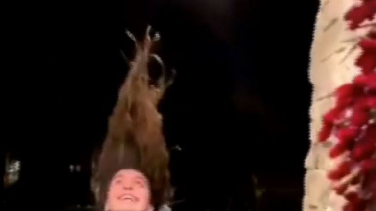 A Woman In Iowa Had A Shock When She Ventured Outside With Wet