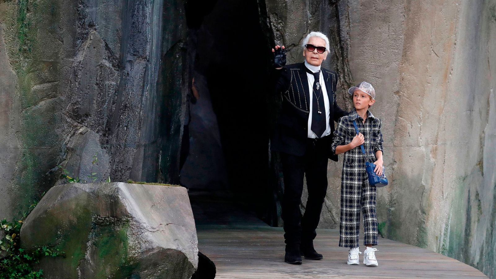 Fashion icon and Chanel boss Karl Lagerfeld dies aged 85 | World News