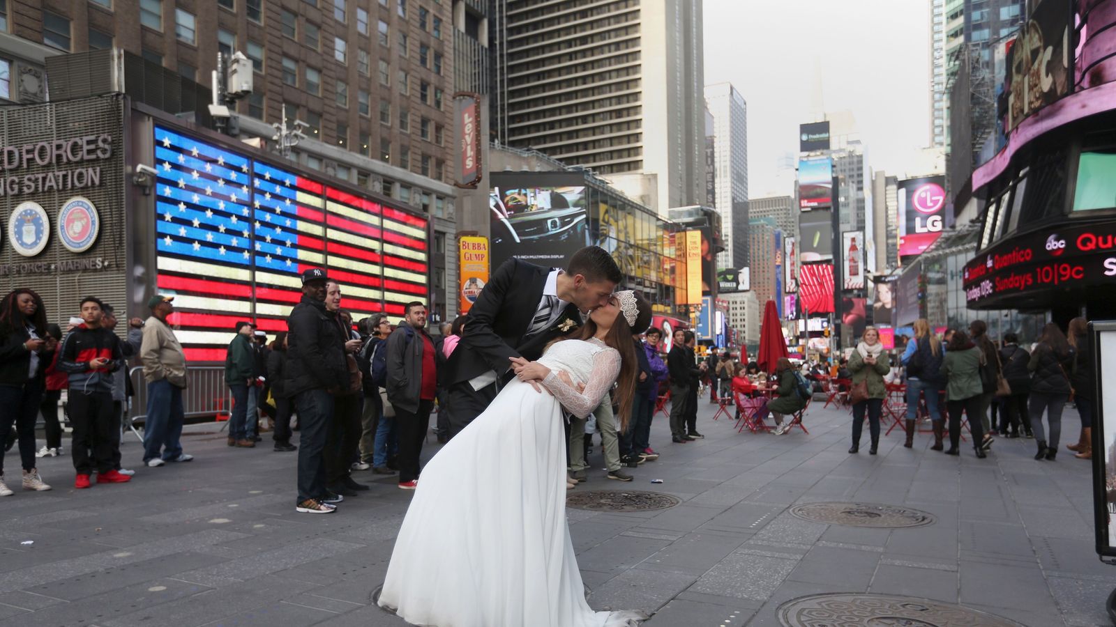 WW2 sailor in iconic Times Square kiss photo dies aged 95 | US News ...