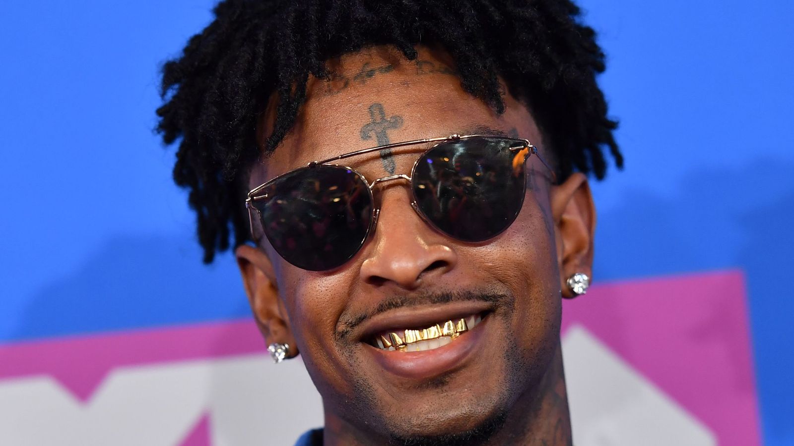 21 Savage faces deportation if his wife divorces him for allegedly cheating  on her .👀👀 The rapper, who was born in London, reportedly…