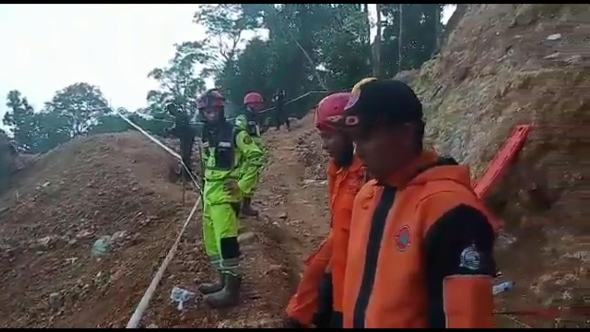 At Least Three Dead And Dozens Buried Alive In Indonesia Gold Mine ...