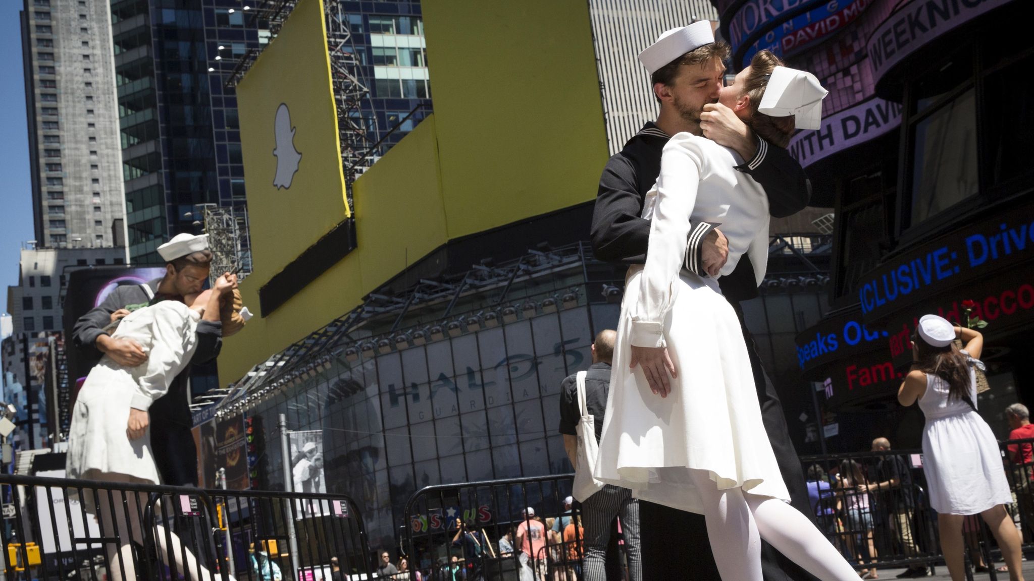 WW2 sailor in iconic Times Square kiss photo dies aged 95 | US News ...