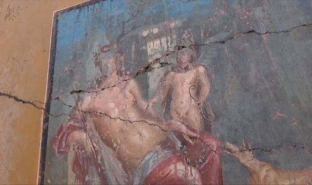 Pompeii dig uncovers well-preserved Narcissus fresco Pompeii dig uncovers well-preserved Narcissus fresco